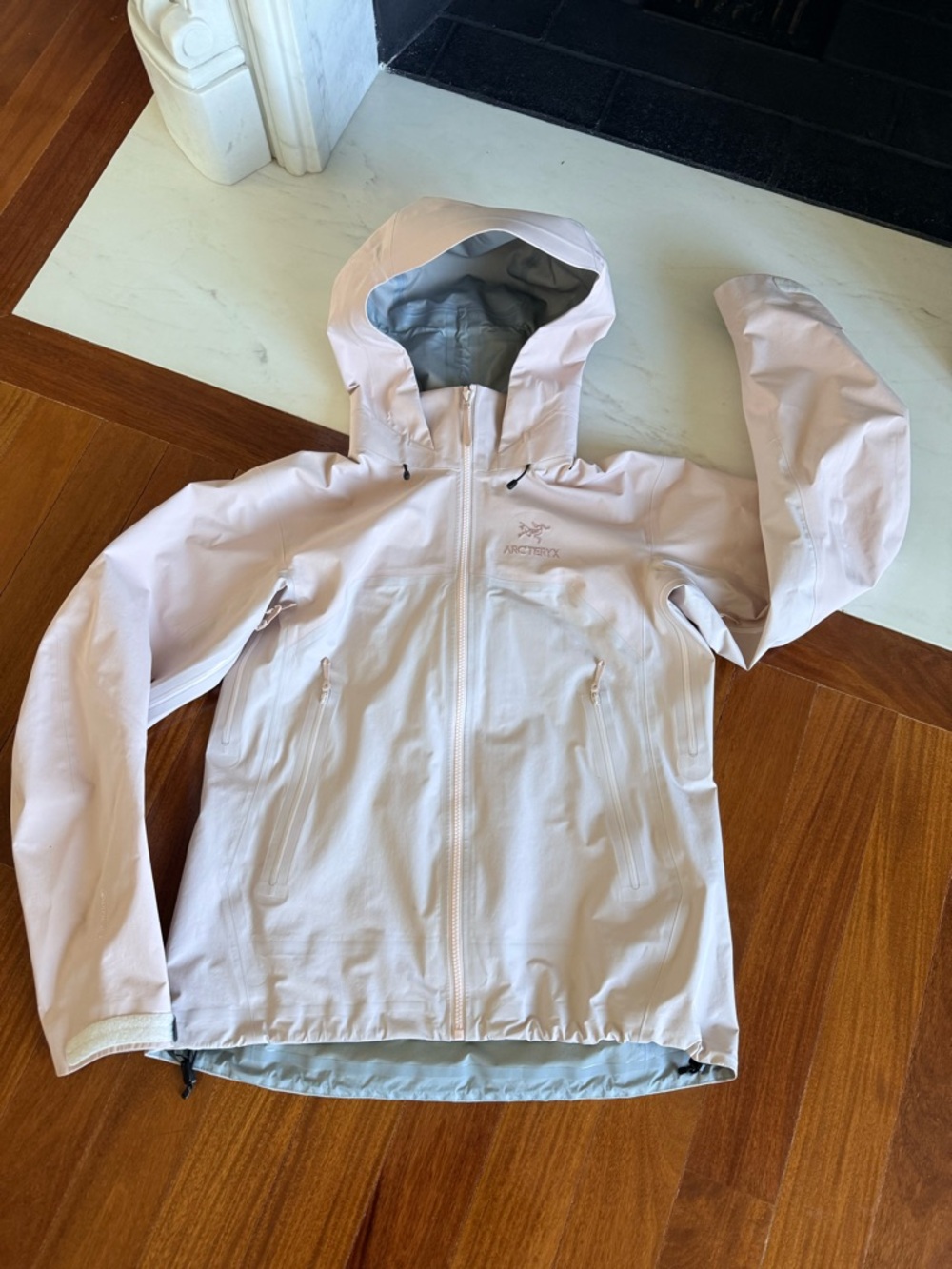 Arc'teryx Women’s BETA AR JACKET pro-level protective hardshell Size M - Picture 4 of 17